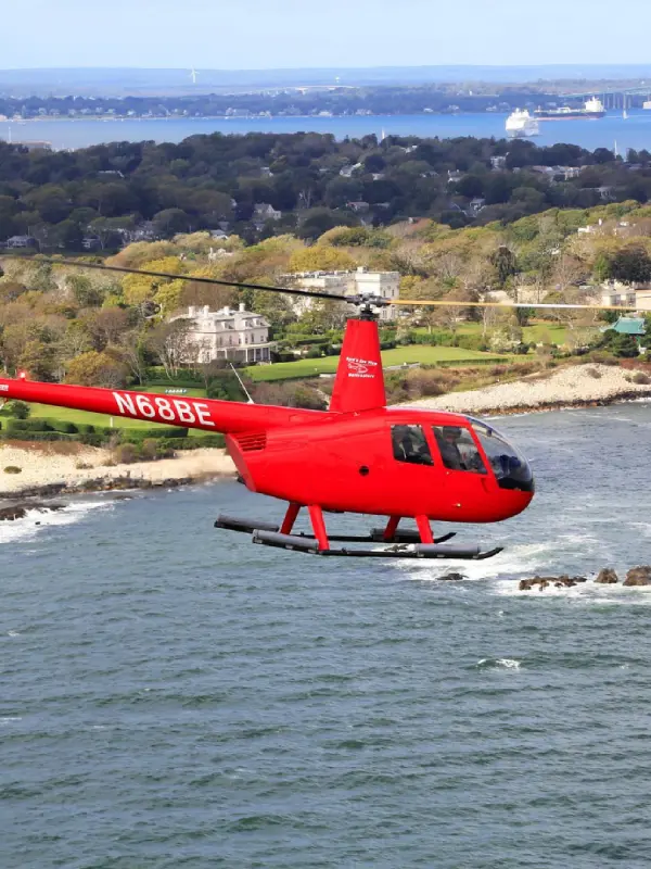 Helikopter über der Nordseeküste